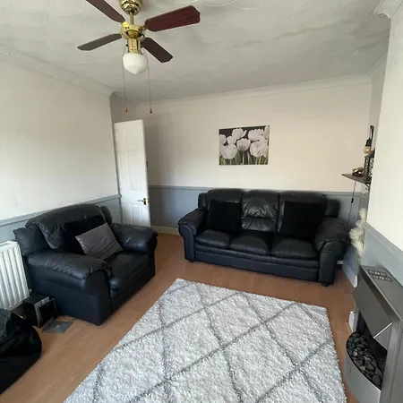 March-2Bed Apt - Family Friendly - Pet Friendly Exterior photo