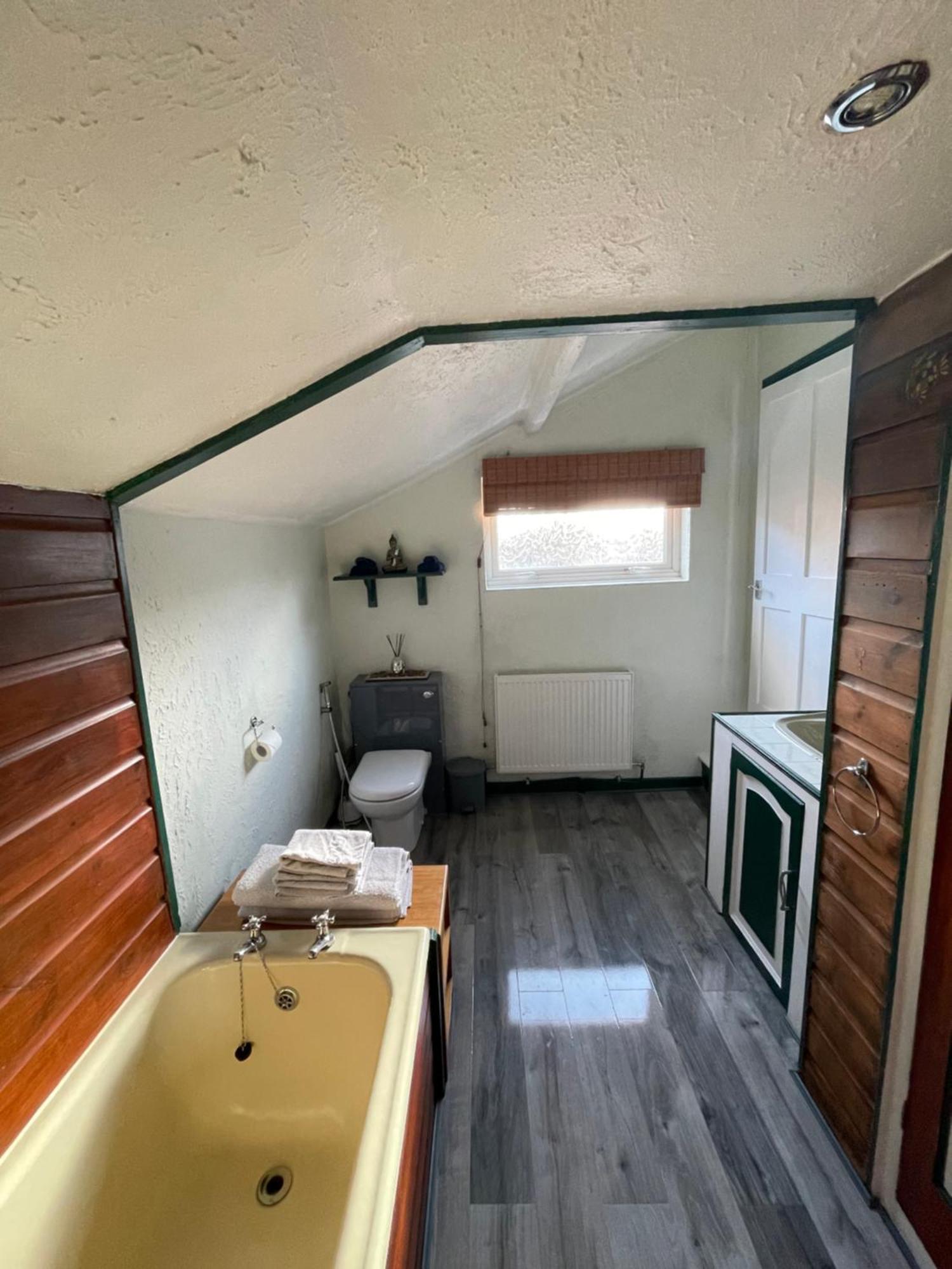 Apartment March-2bed - Family Friendly - Pet Friendly *